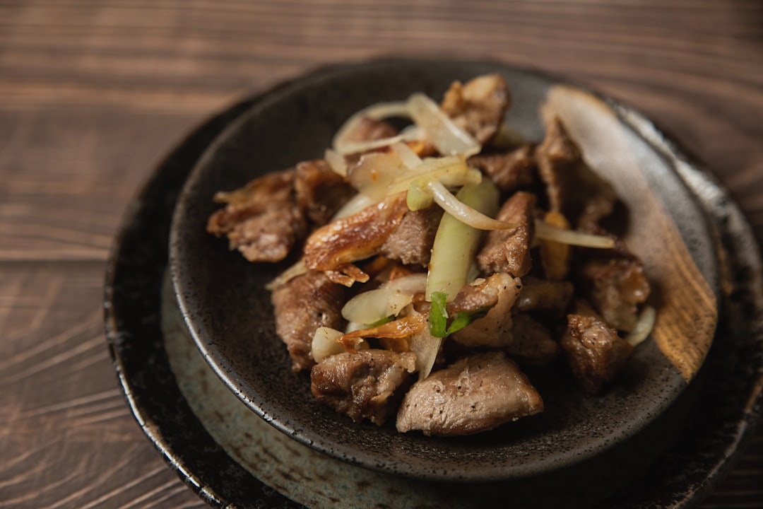 Garlicky Crispy Pork (Moo Kratiam)