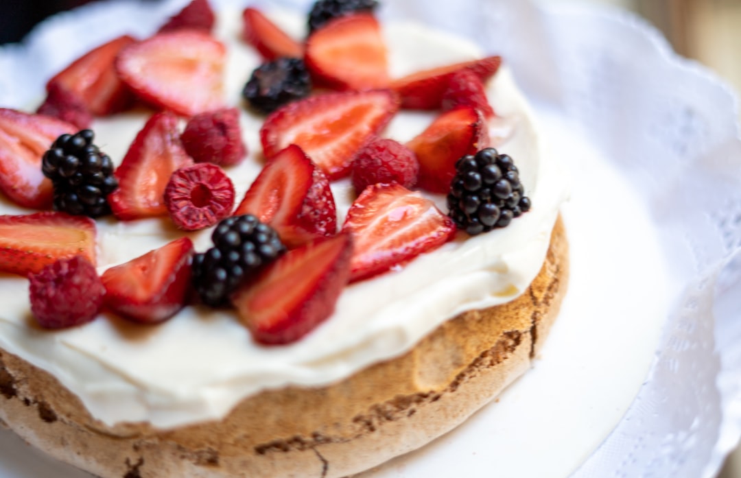 Genoise Cake with Berries