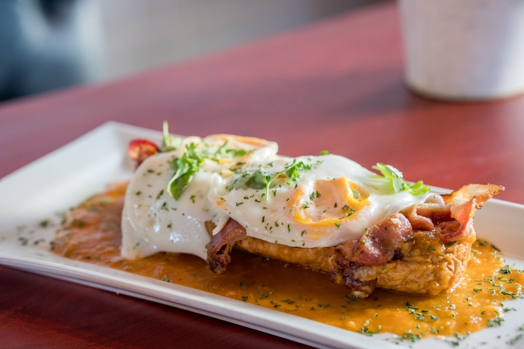 Holzfäller Schnitzel with Bacon, Eggs & Gravy