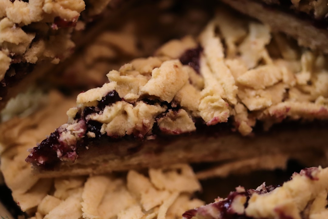 15-Min No-Bake Raspberry Almond Bars
