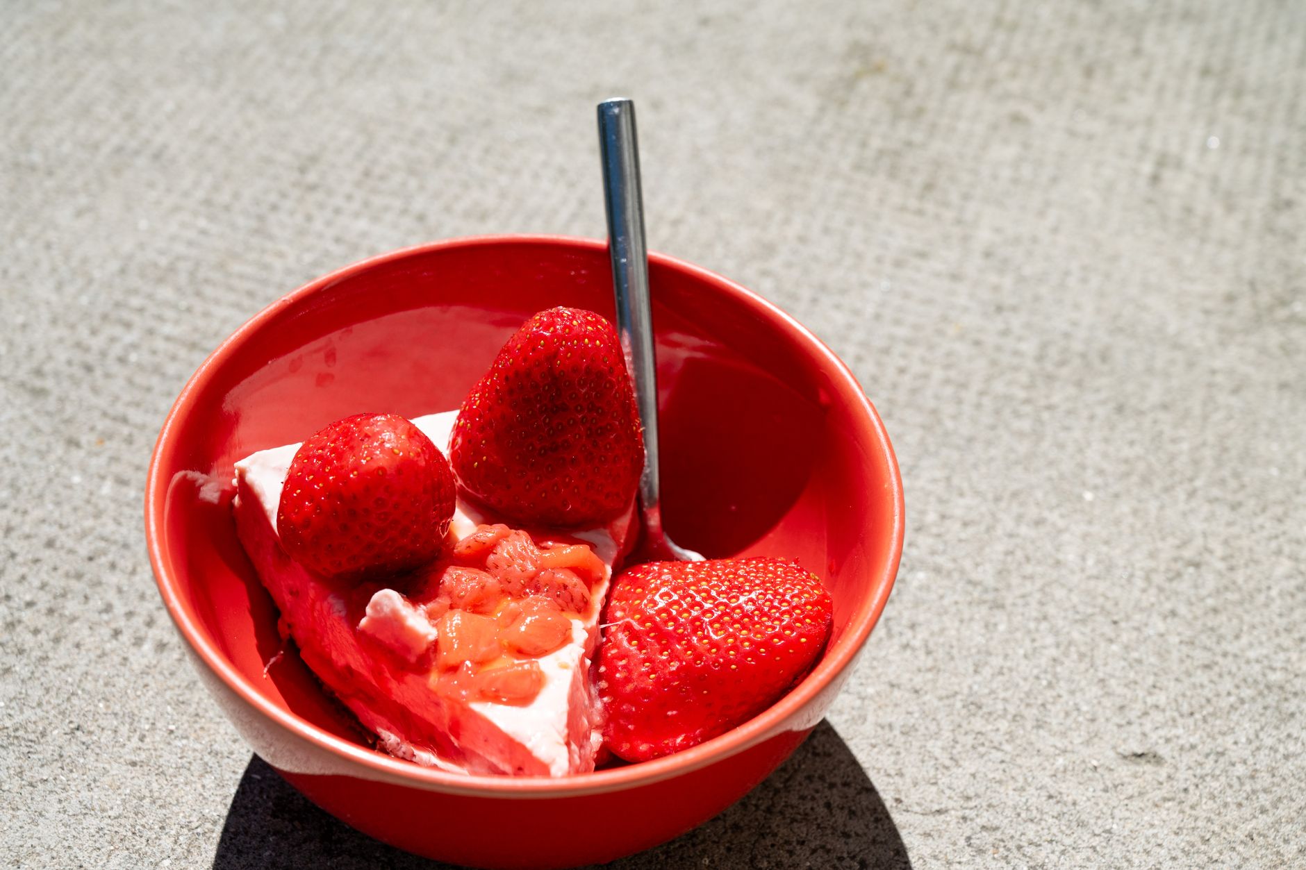 No-Bake Strawberry Crunch Cake