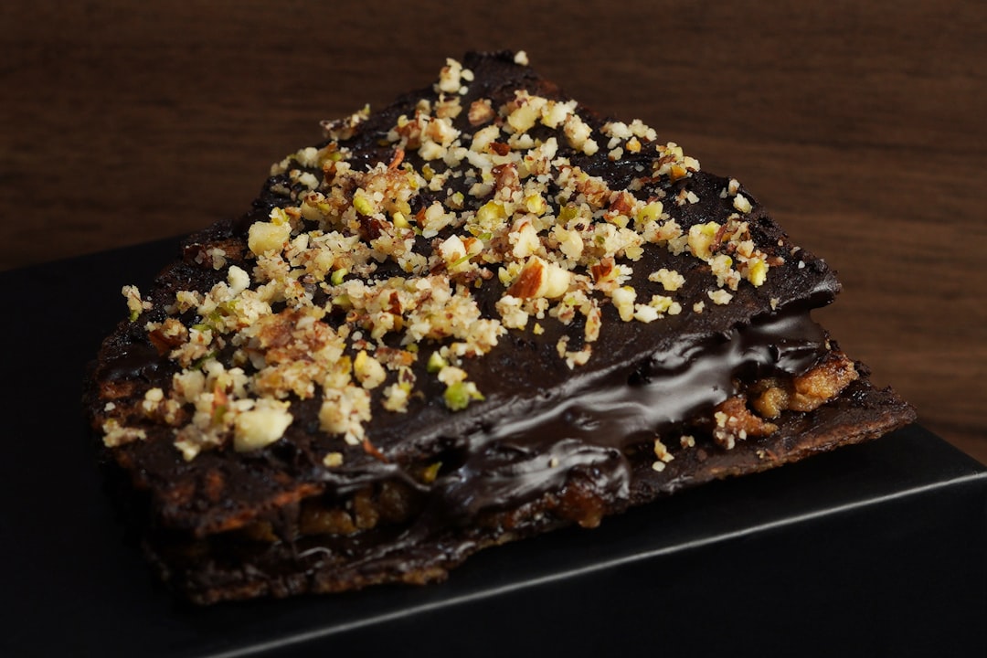 25-Min Nussecken — Nutty Caramel Triangles