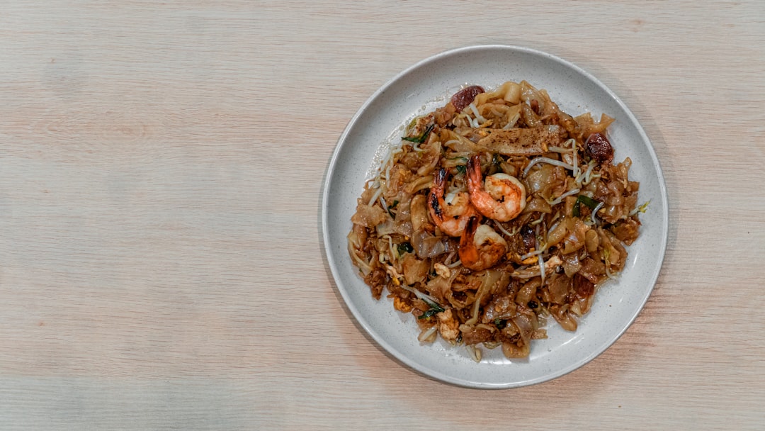 Phở Xào with Chicken and Shrimp