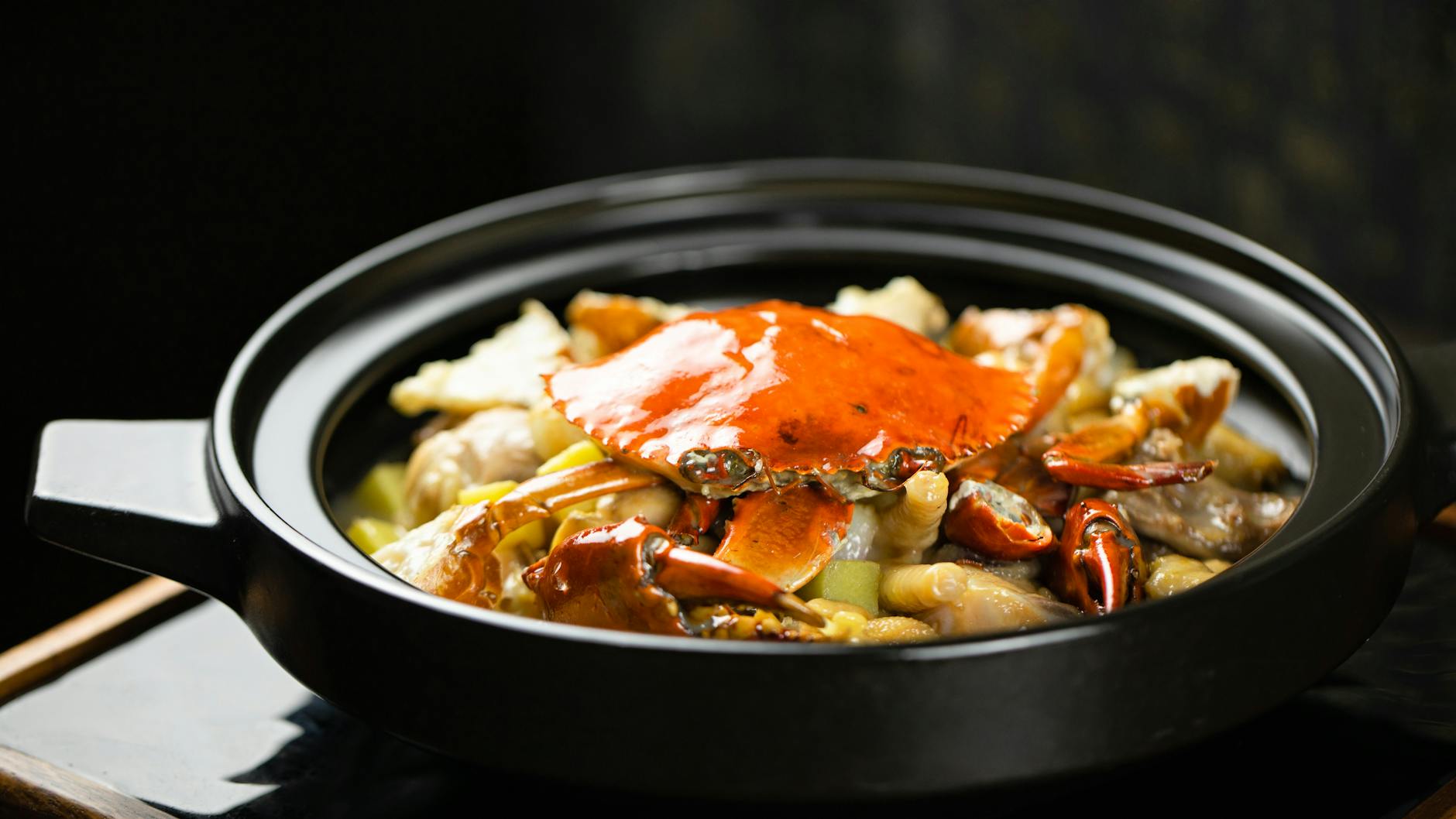 Shanghai Hairy Crab Steamed with Ginger & Vinegar