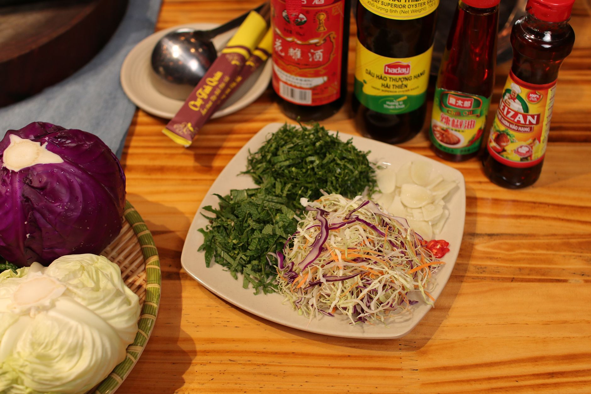 Smashed Green Papaya Salad with Crispy Garlic
