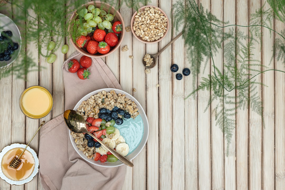 Smoothie Bowl with Granola & Berries