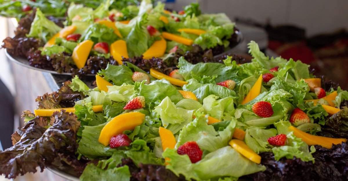 Strawberry Spinach Balsamic Salad