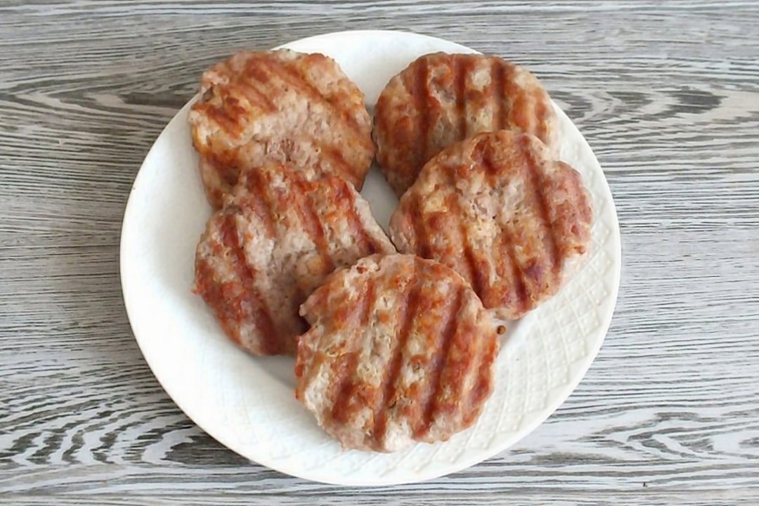 Stuffed Balkan Burger (Pljeskavica)