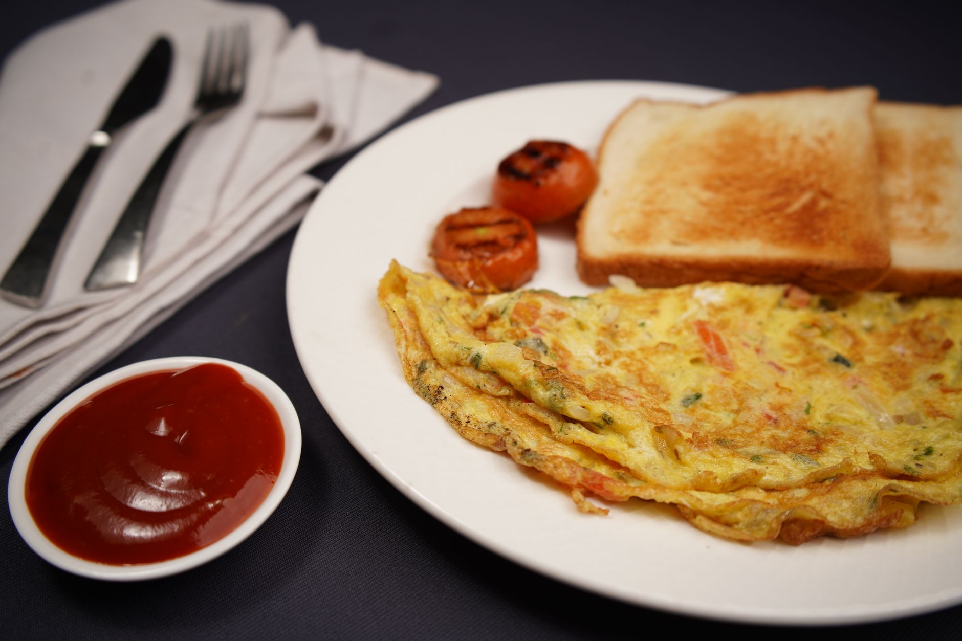 Veggie Egg White Omelette with Tomatoes & Toast