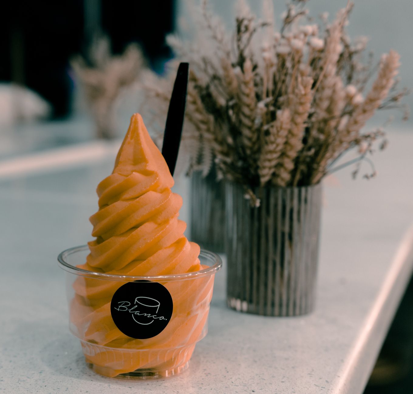 5-Min Mango Frozen Yogurt Swirl
