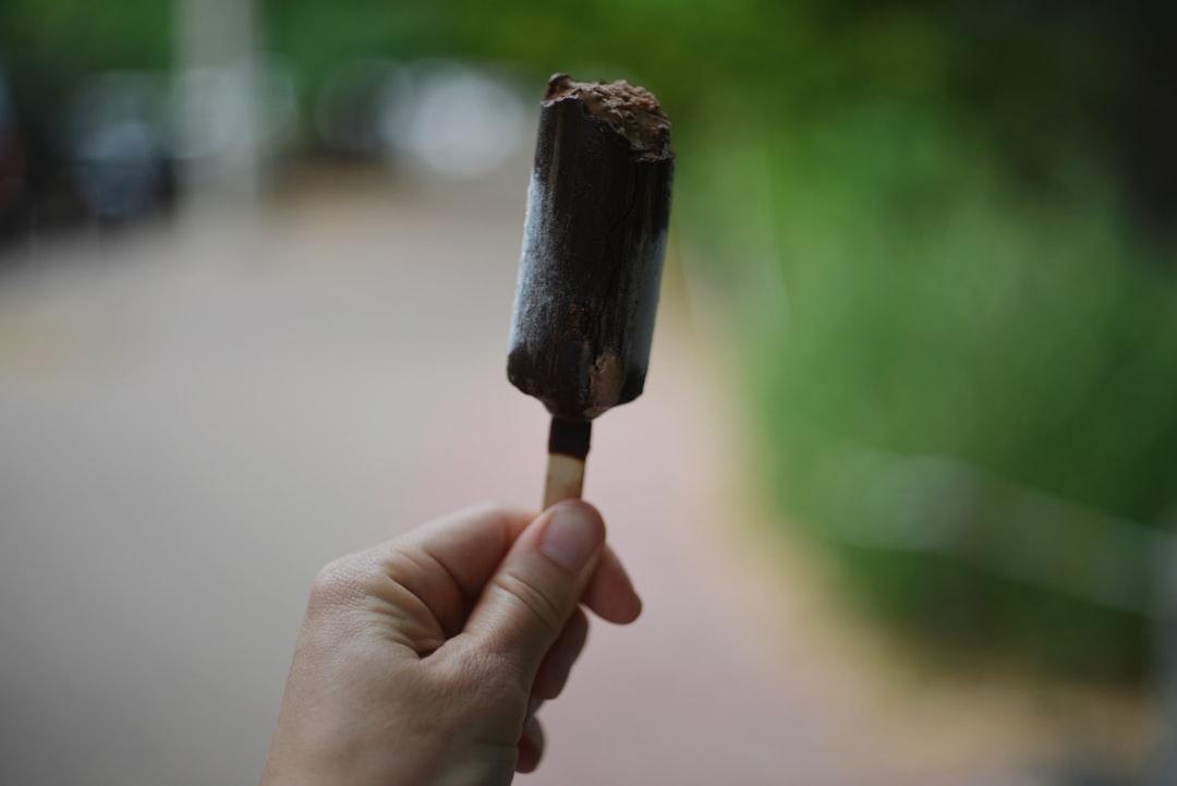 3-Ingredient Chocolate Banana Pops