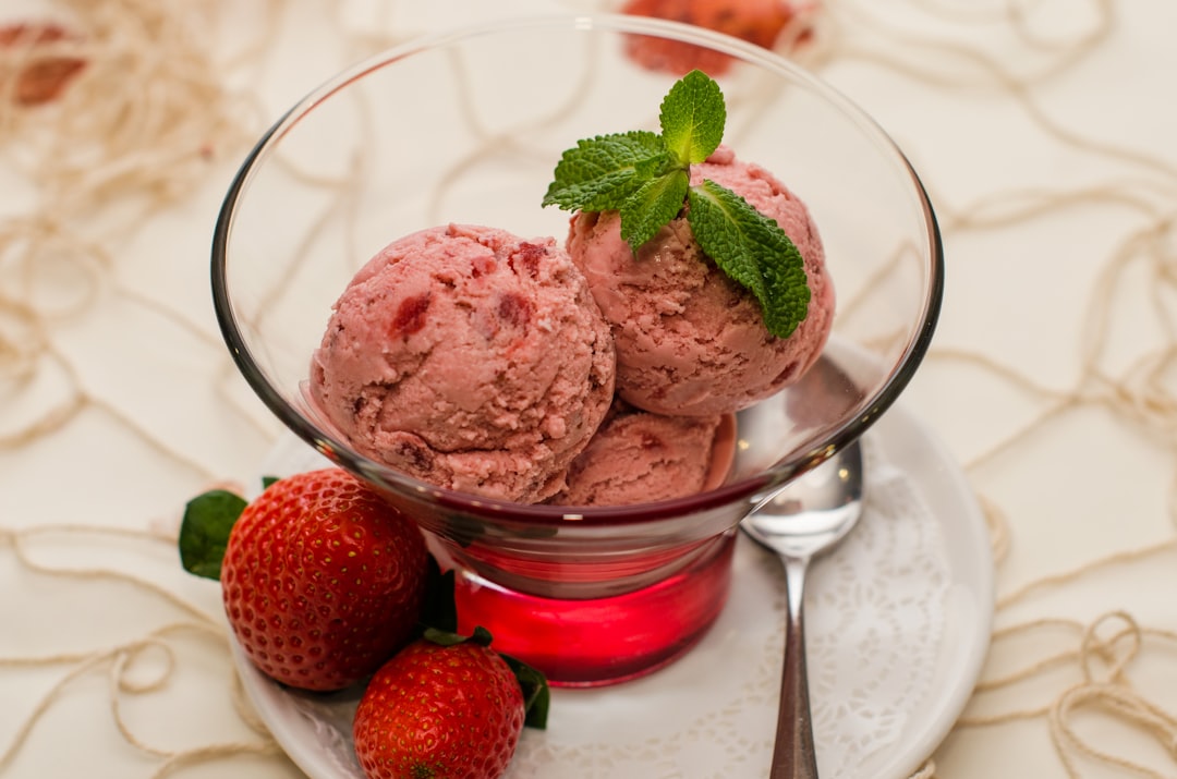 5-Minute Strawberry Frozen Yogurt