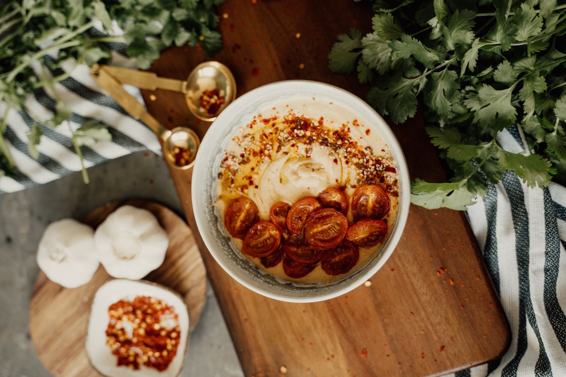 10-Minute Garlic Hummus