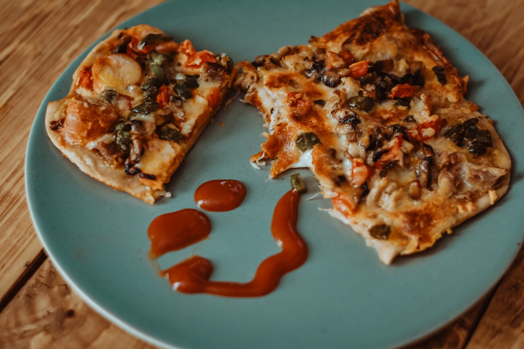 10-Min Pesto Naan Pizza