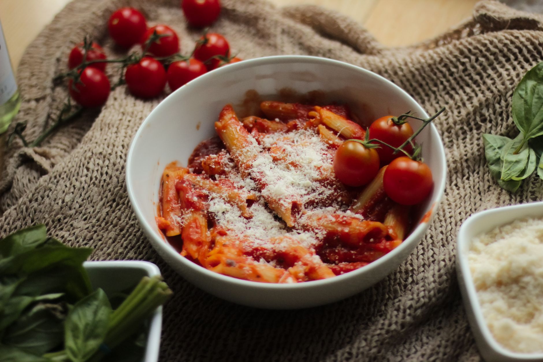 Fresh Tomato Pasta with Garlic & Basil