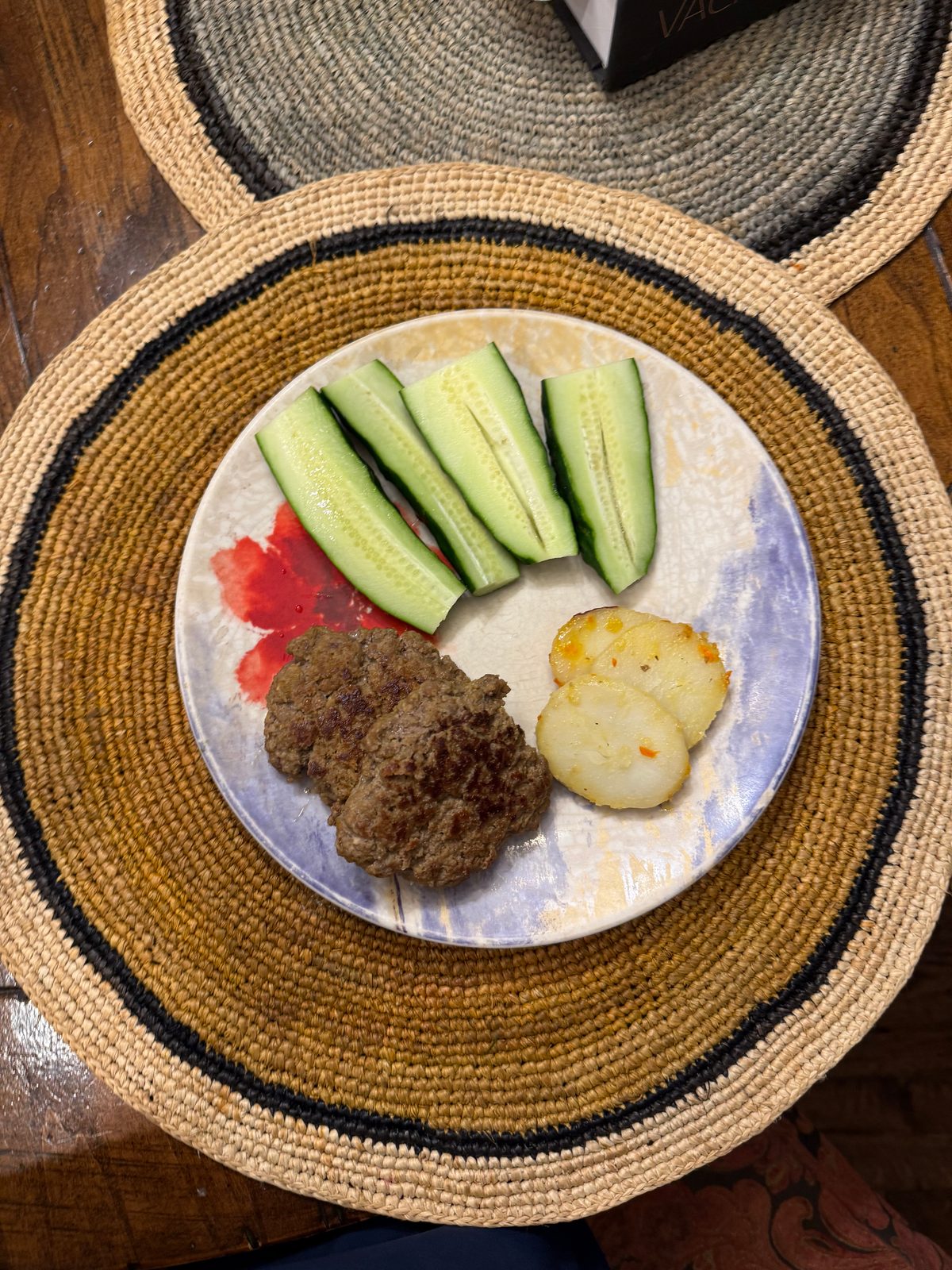 Meat Patty with Cucumber and Potatoes