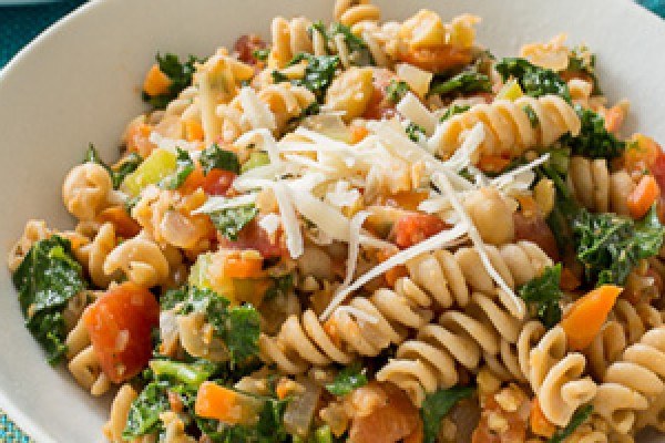 Pasta with Chickpeas, Tomato, and Spinach