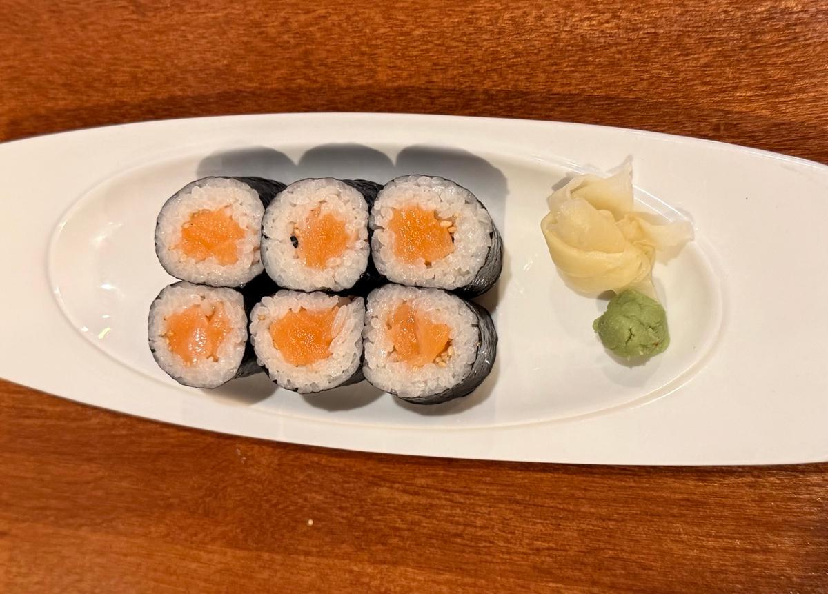 Salmon Maki Roll
