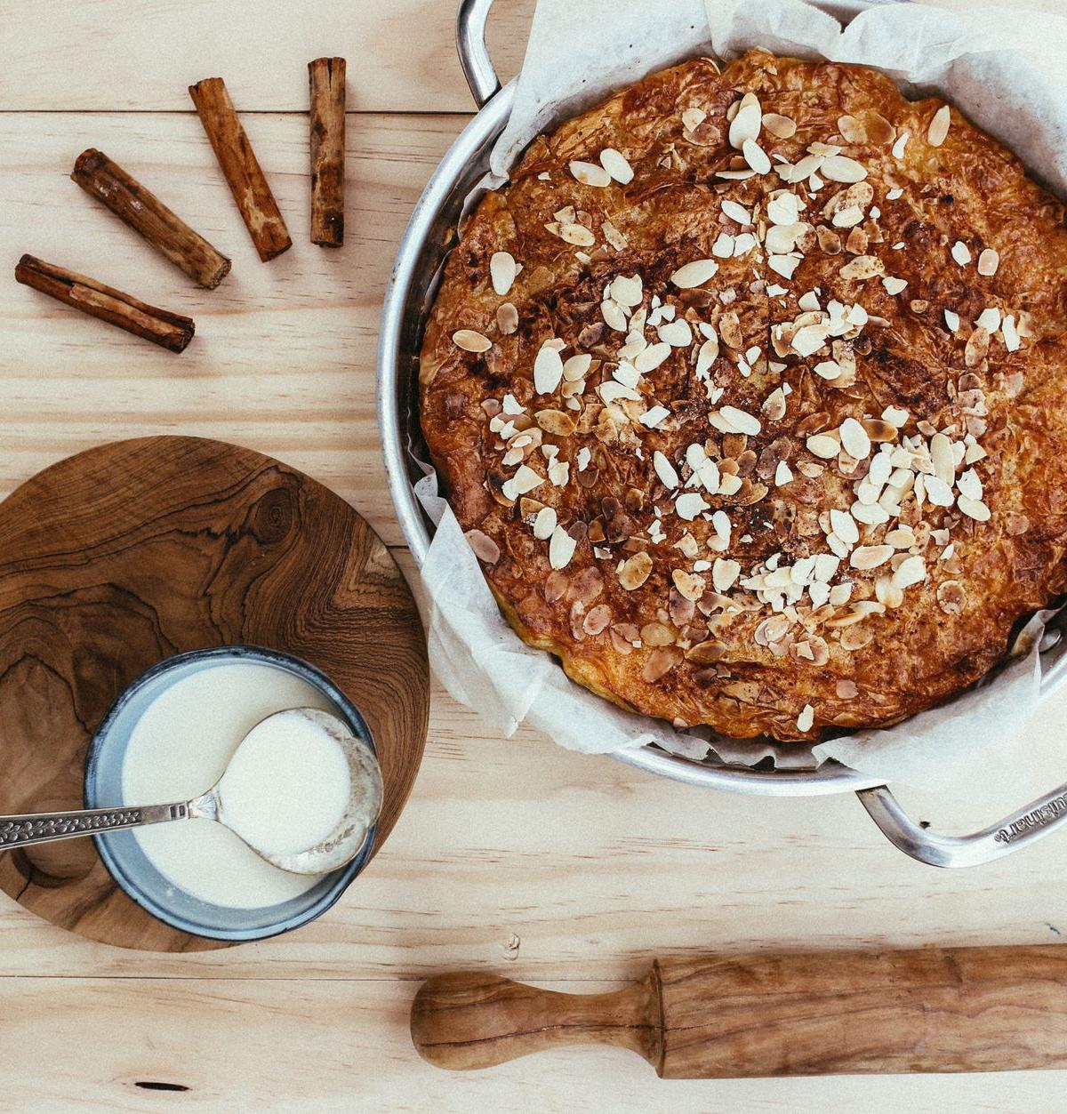 Apple Cake with Cinnamon and Almonds
