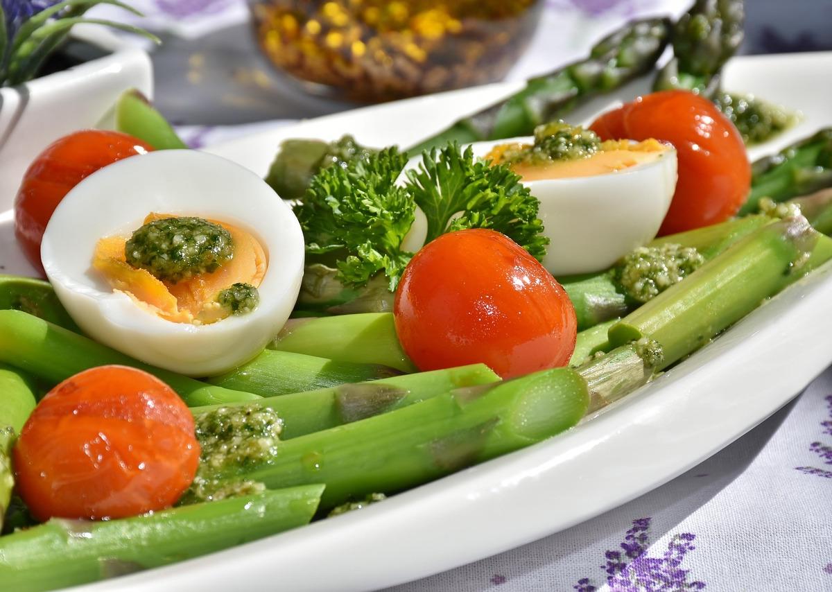 Asparagus Salad with Boiled Eggs and Tomatoes