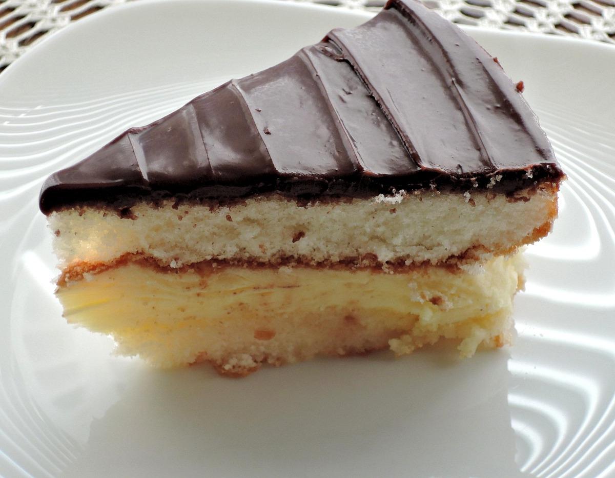 Bee Sting Cake