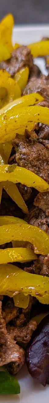 Beef with Mashed Potatoes and Peppers