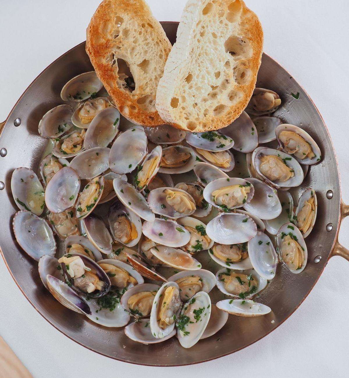 Clams with Garlic and White Wine