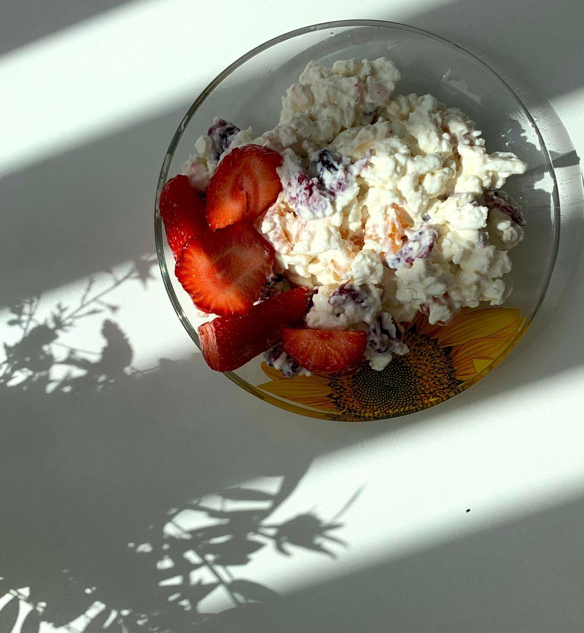Cottage Cheese Berry Bowl