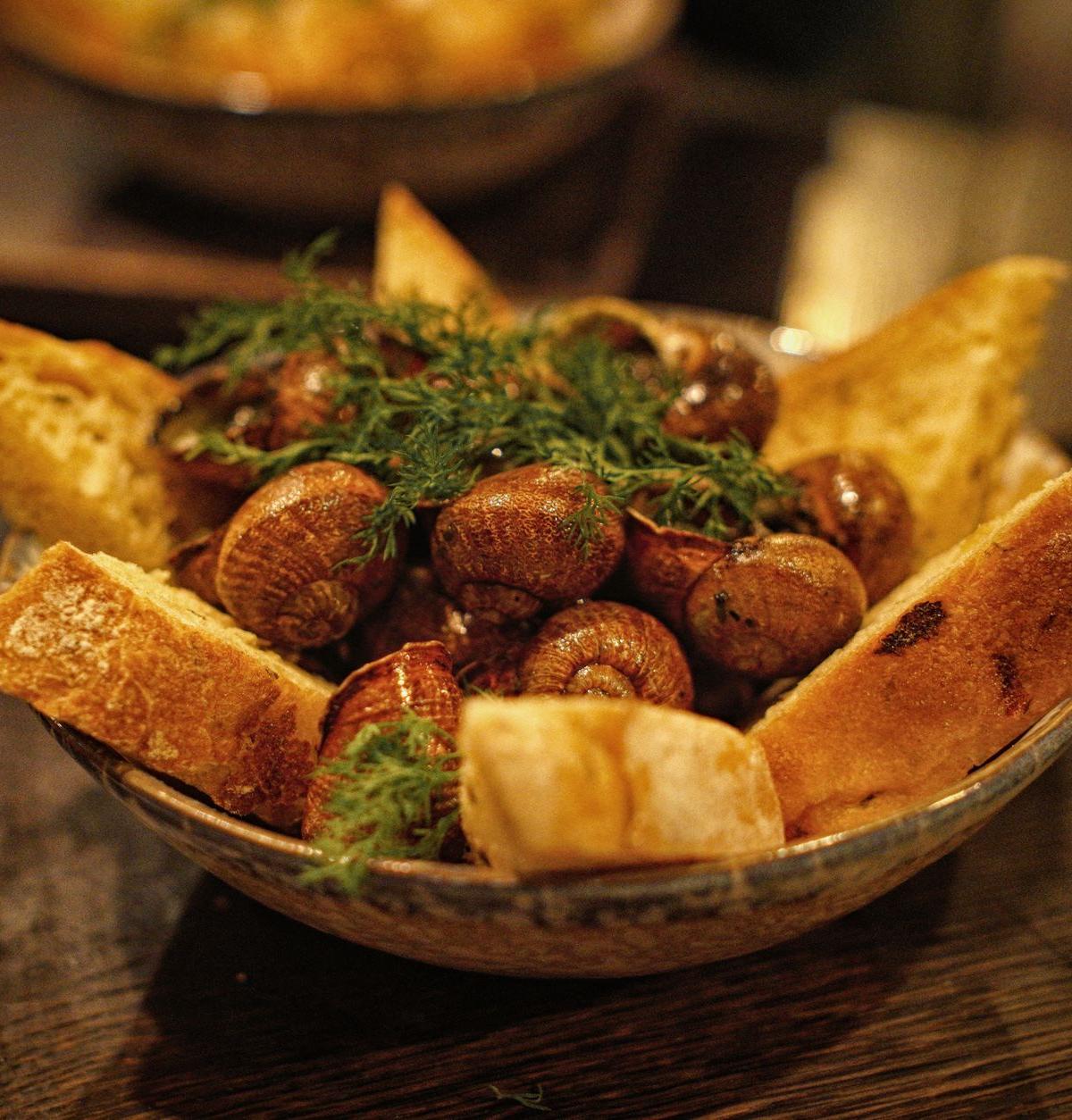Cream Mushrooms with Garlic Bread
