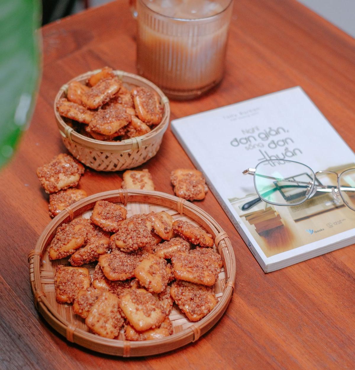 Crispy Fried Bread Pieces