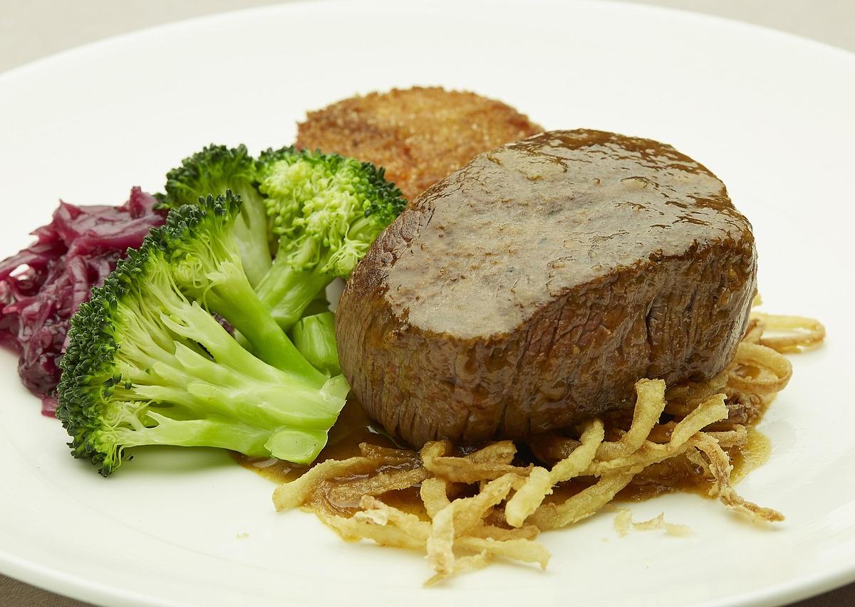 Filet Mignon with Broccoli and Red Cabbage
