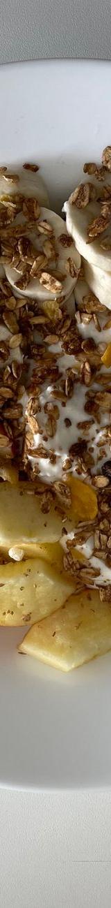 Granola with Yogurt and Banana