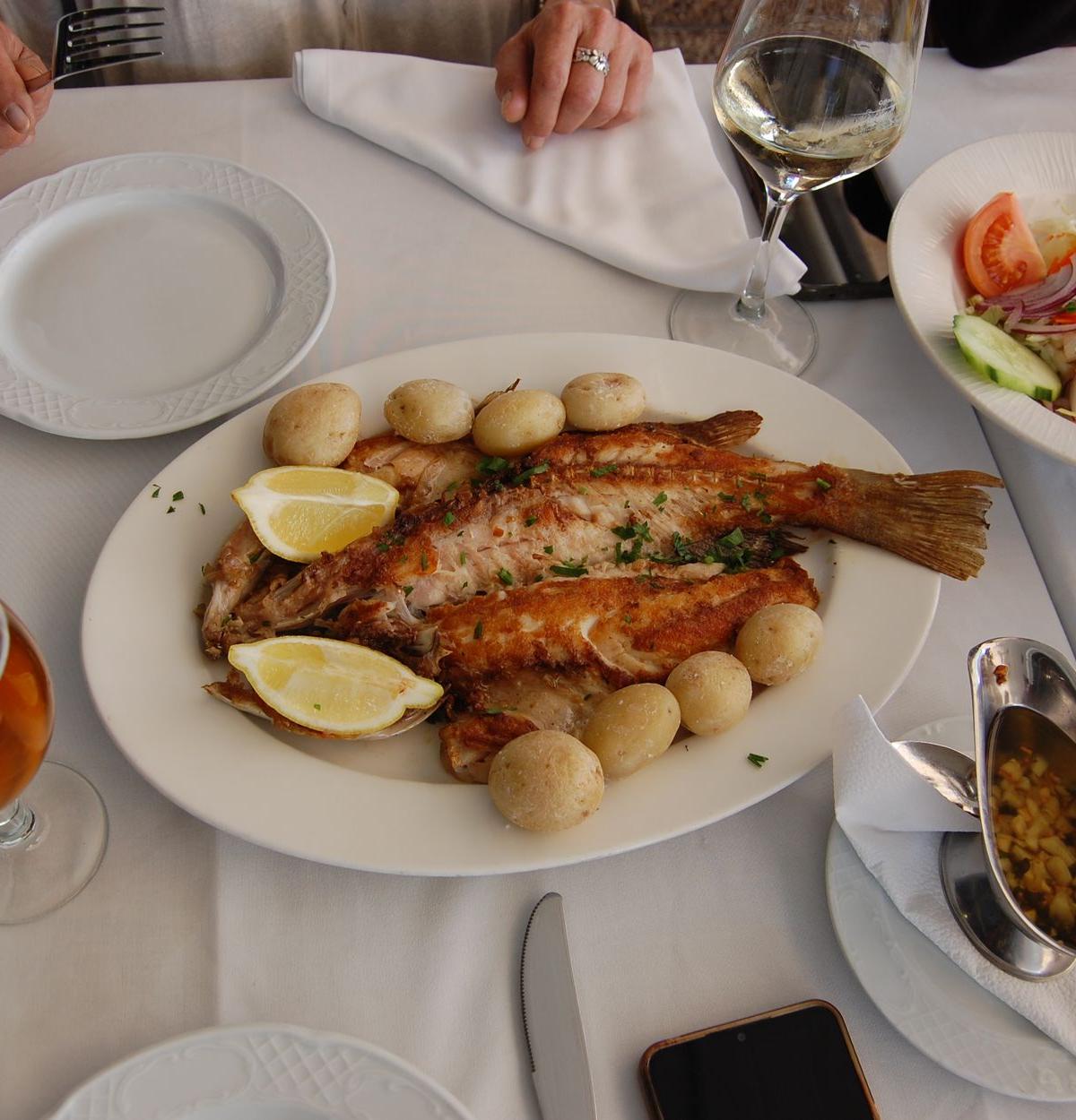 Grilled Fish with Potatoes and Lemon