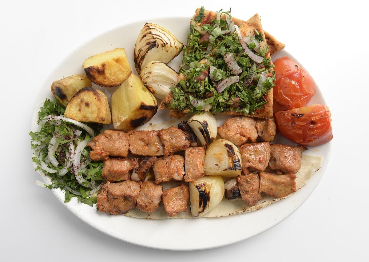 Grilled Meat Skewers with Vegetables and Salad