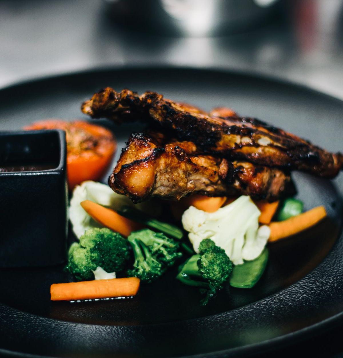 Grilled Pork Ribs with Vegetables