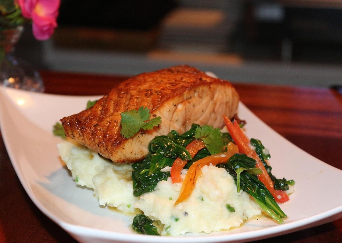 Grilled Salmon with Mashed Potatoes and Spinach