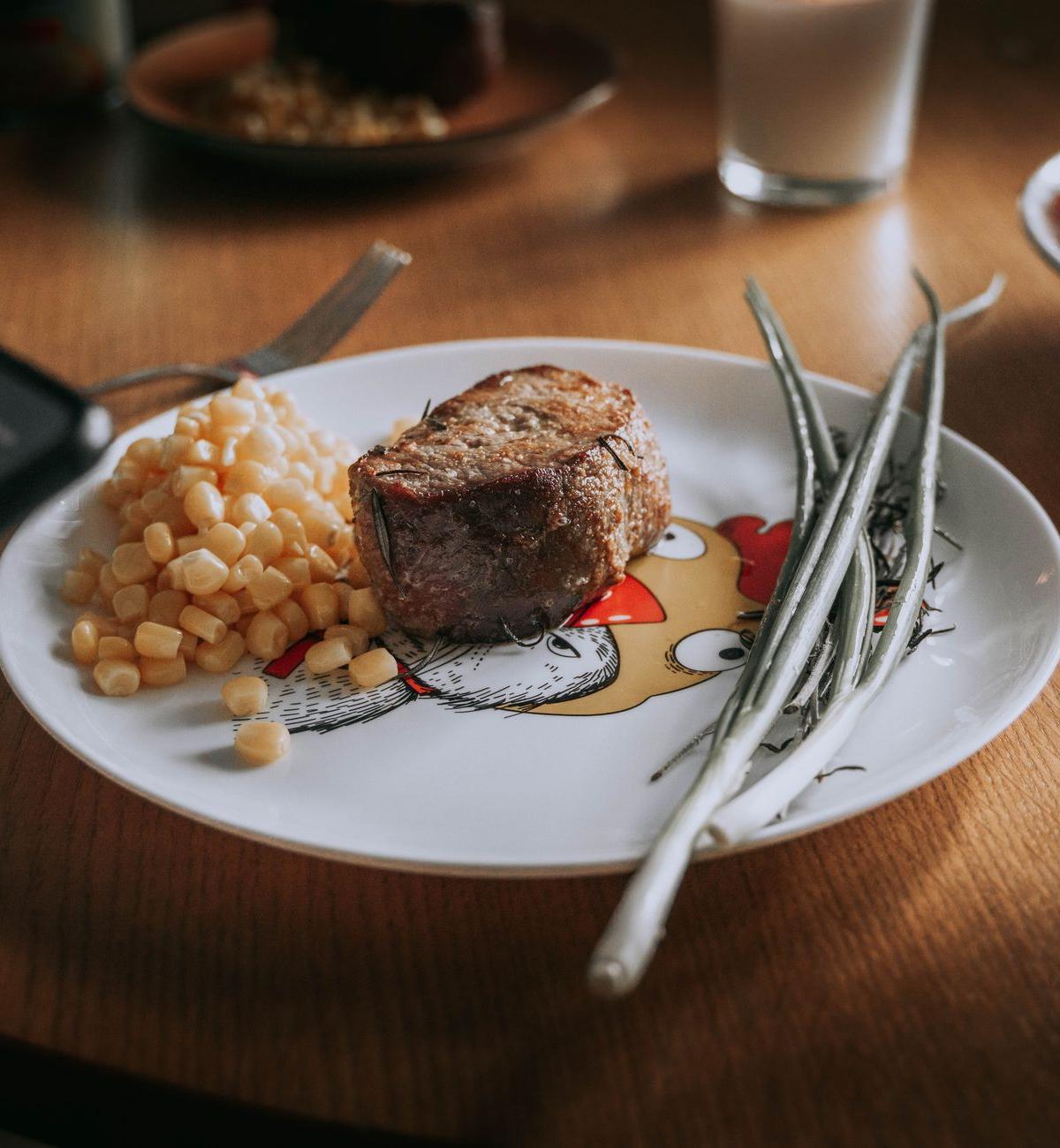 Grilled Steak with Corn and Green Beans