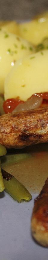 Nuremberg Sausages with Potatoes and Green Beans