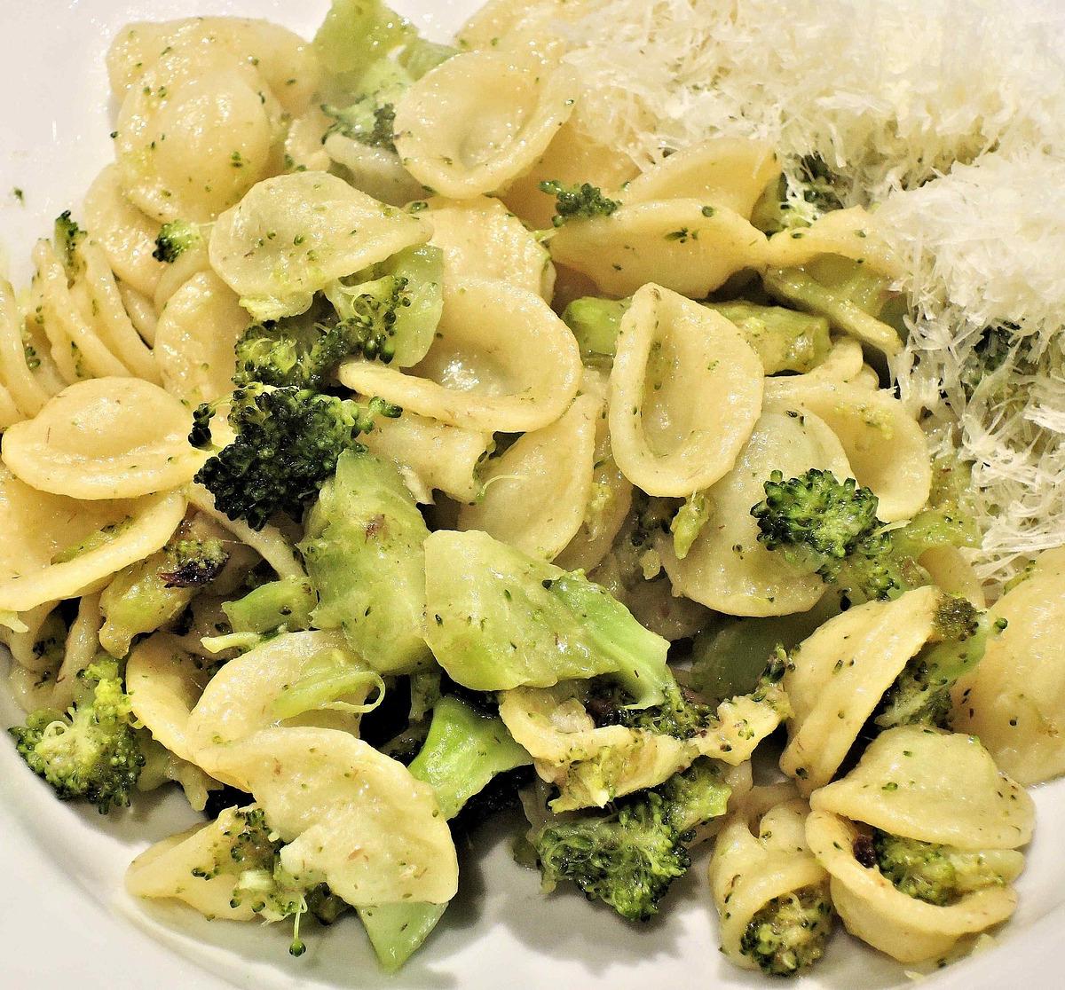 Pasta with Broccoli and Cheese