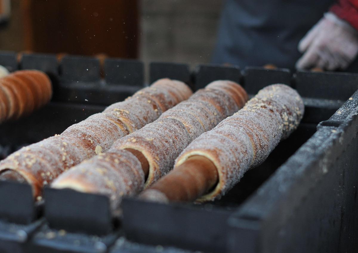 Rolled Cake with Coconut and Cinnamon