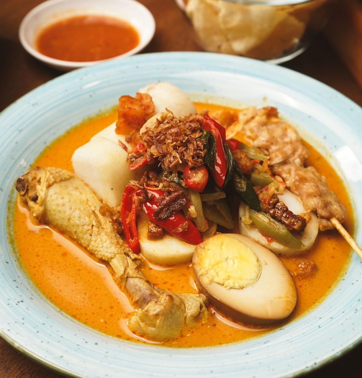 Satay with Peanut Sauce and Vegetables