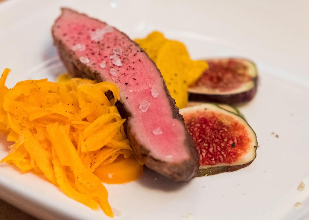 Seared Steak with Figs and Carrot Salad