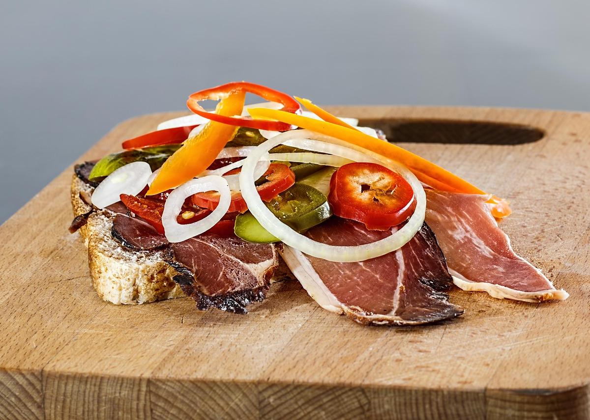Spanish Ham Sandwich with Vegetables