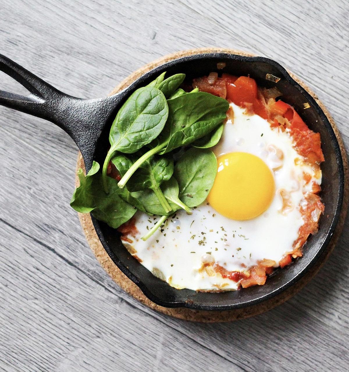 Spinach and Tomato Baked Egg
