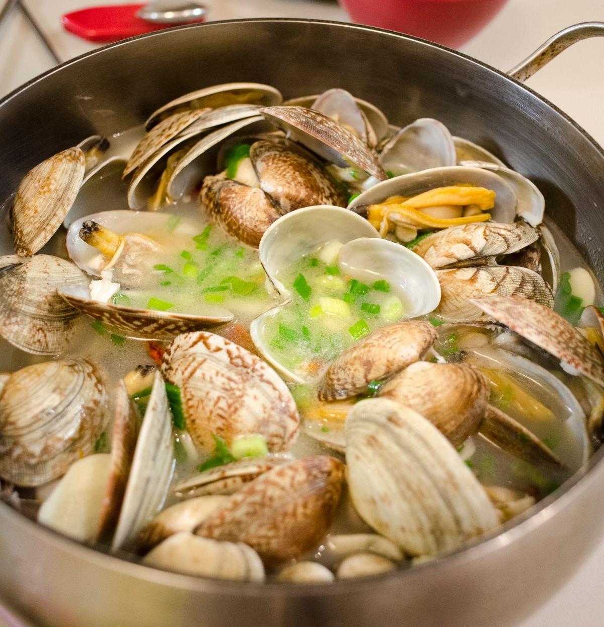 Steamed Clams with Ginger