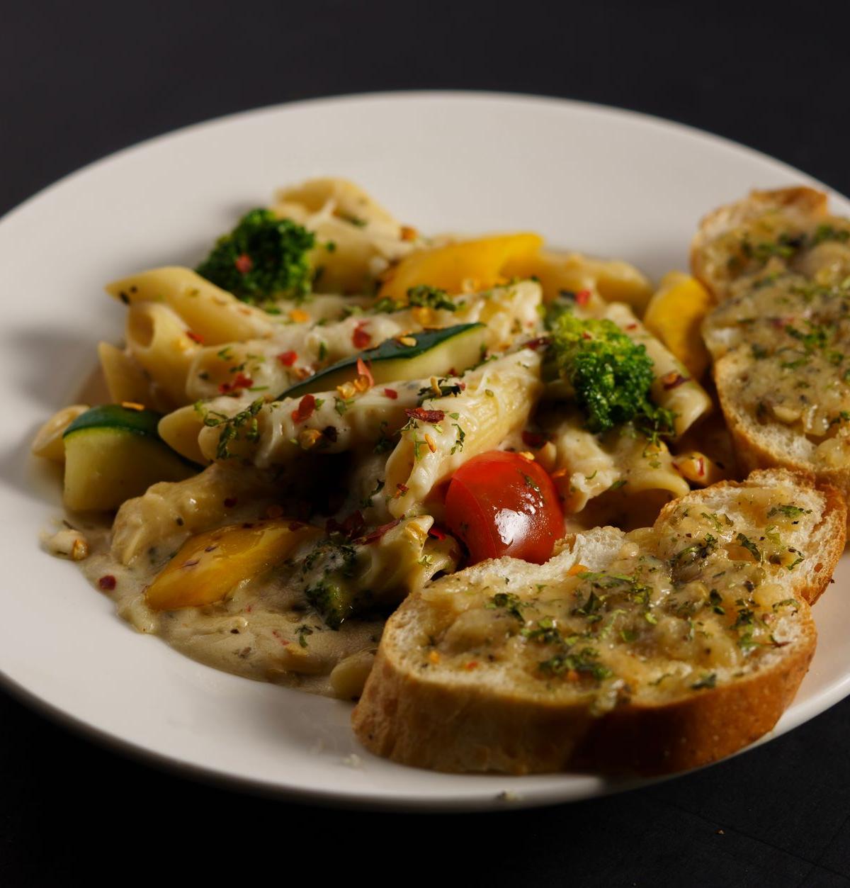 Vegetable Pasta with Garlic Bread