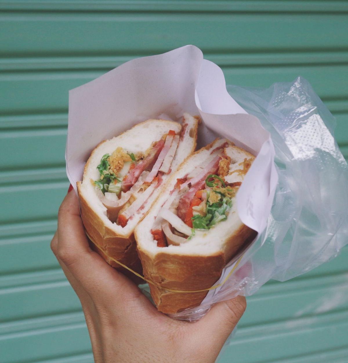 Vietnamese Egg Sandwich