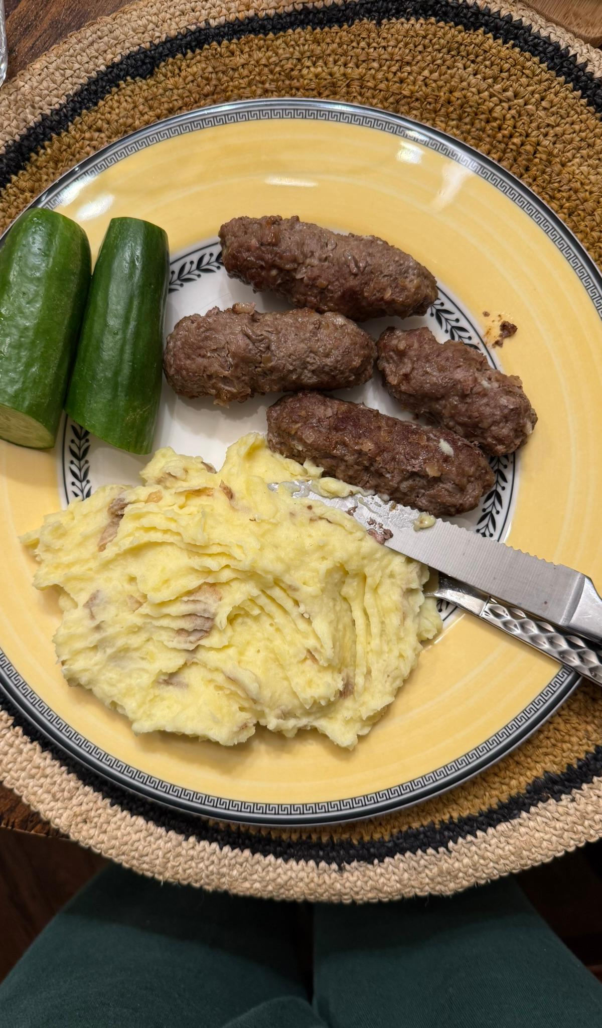 Cevapcici with Mashed Potatoes and Cucumber