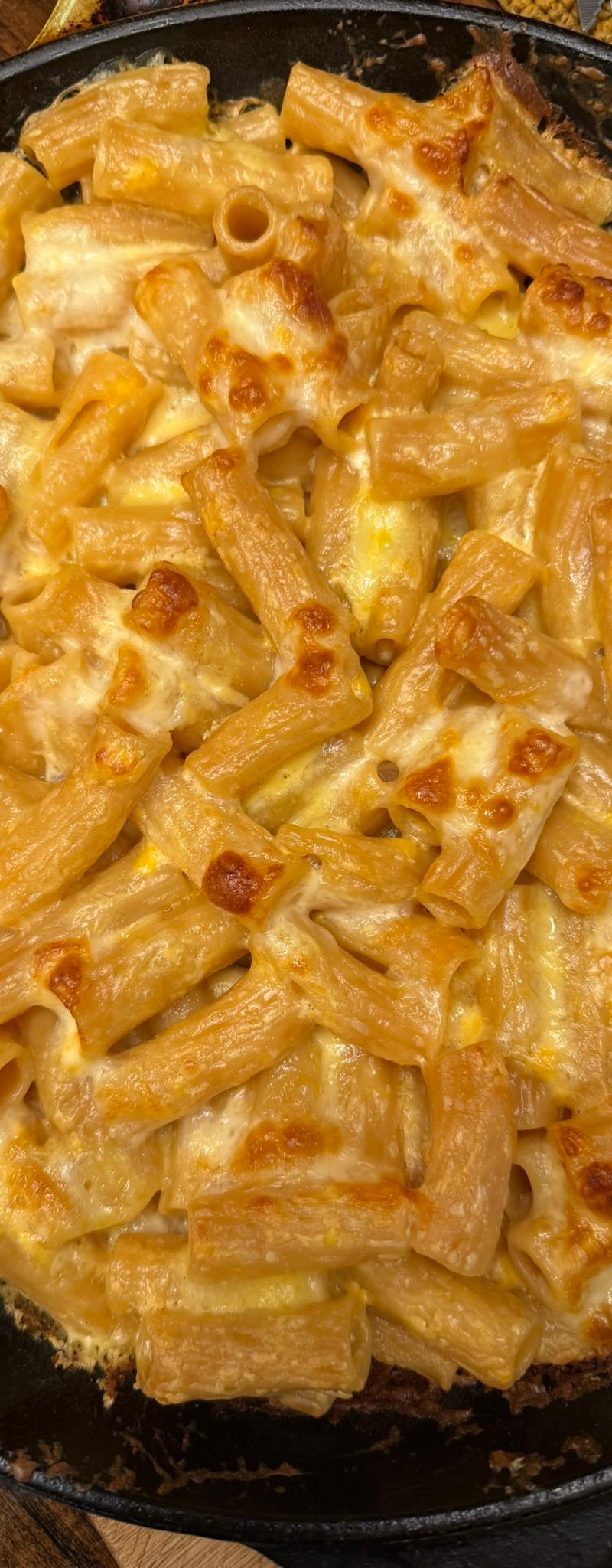 Five-Cheese Baked Mac & Cheese Skillet