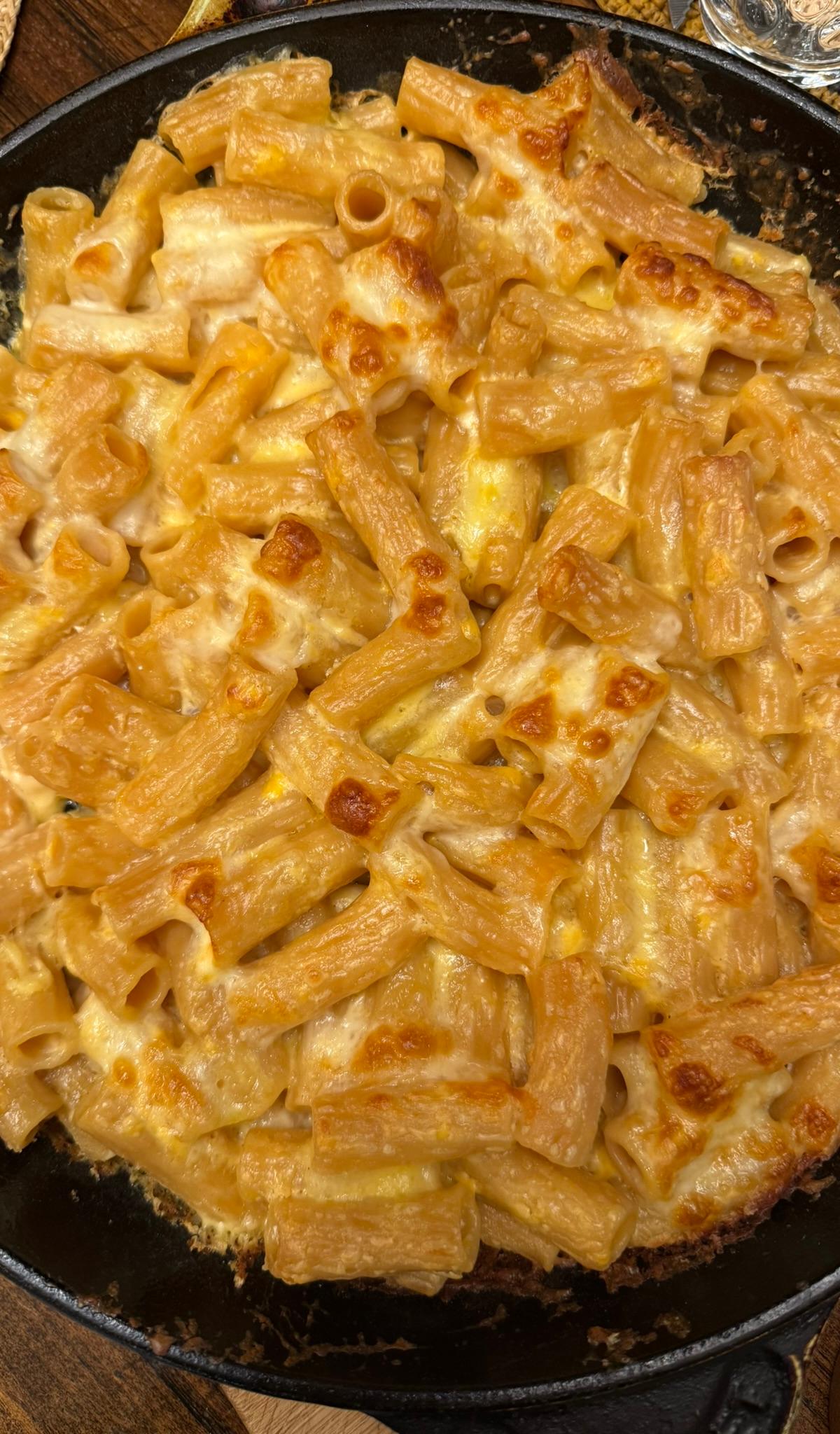 Five-Cheese Baked Mac & Cheese Skillet